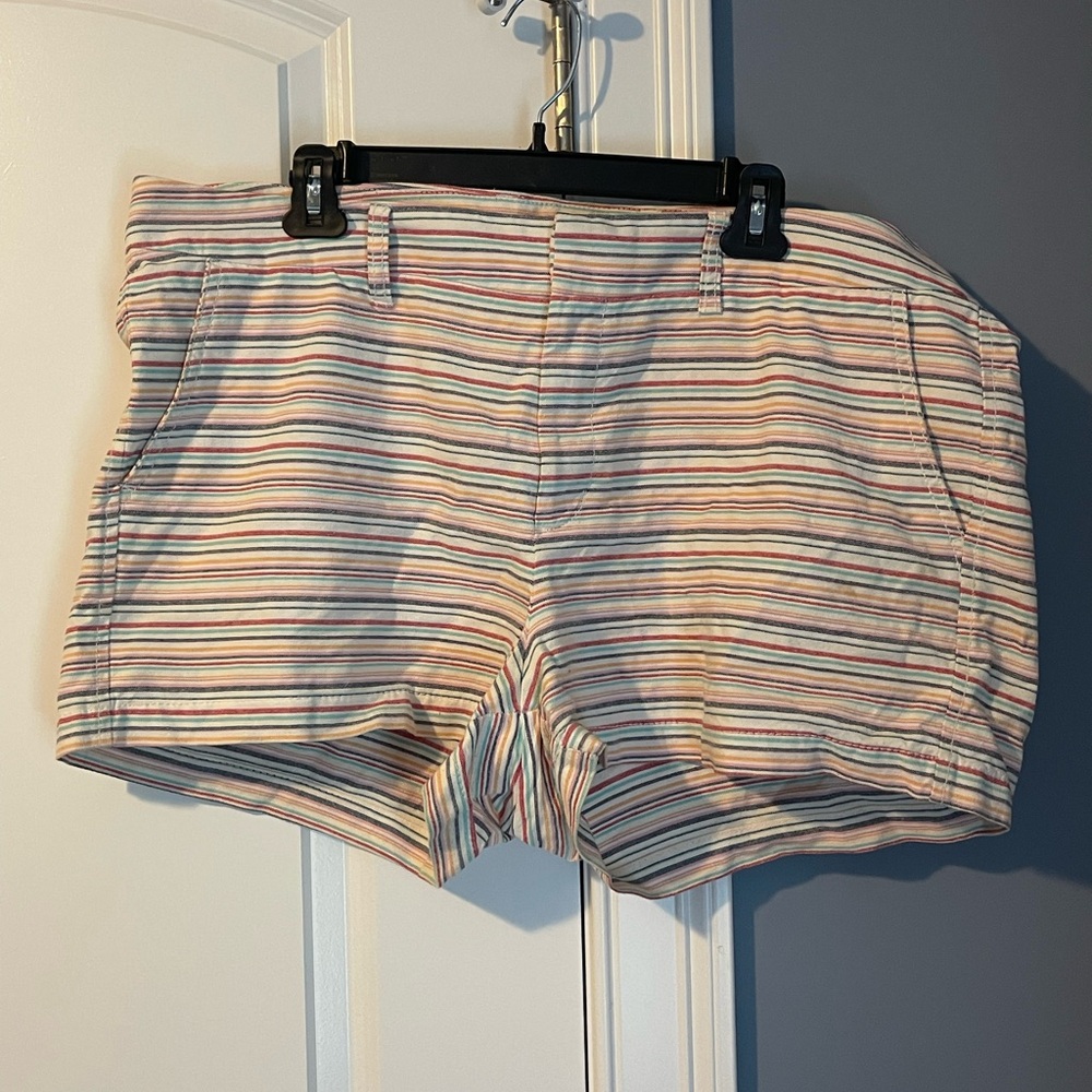 GAP size 18 women’s “khaki girlfriend 3in shorts” multicolored striped